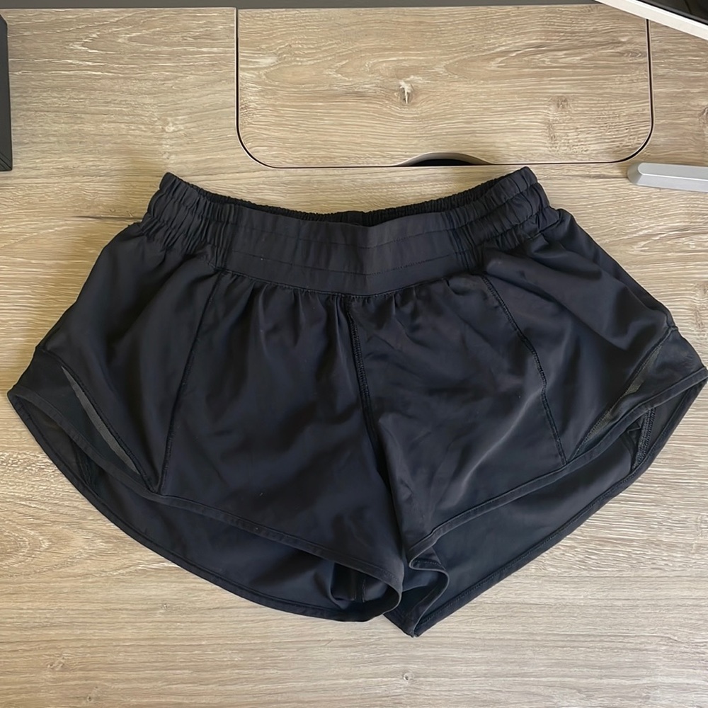 Black Lululemon Hotty Hot Short - Size 6